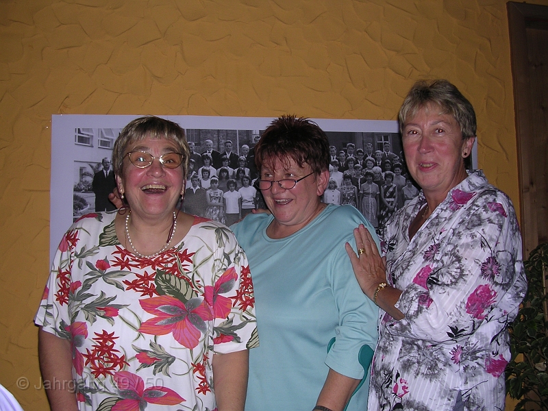 feier2005-3.JPG - Renate Rheingans (Kolb) - Monika Peplow (Eich) - Gisela Grötenherdt (Bauer)