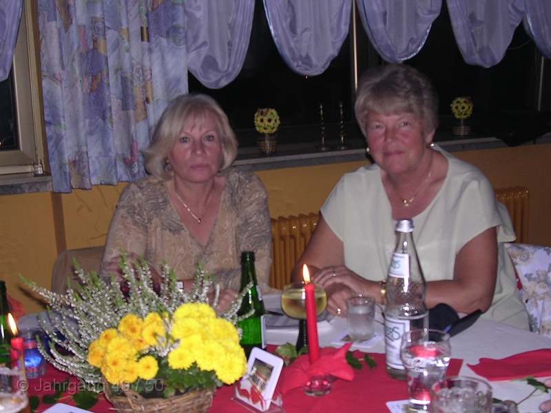 feier2005-6.JPG - Gertrud Wannowski (Kopp)- Helga Fecher (Kraus)