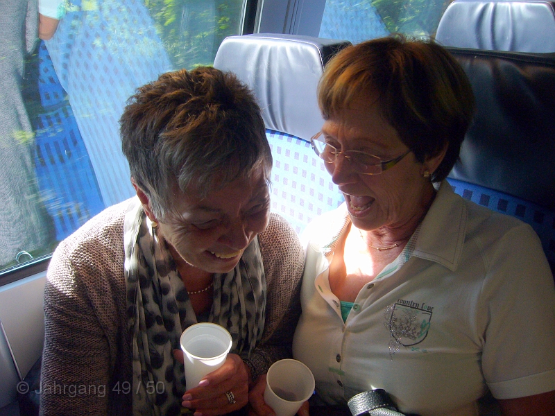 wuerzburg005.jpg - Ortrud und Gertrud beim Sektfrühstück