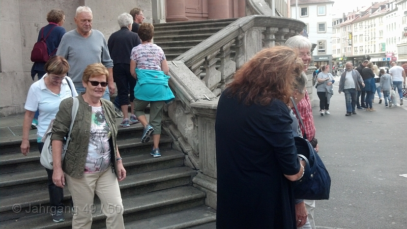 wuerzburg016.jpg - Neumünsterkirche - hier bewachte der Kilianssarg unseren Sekt