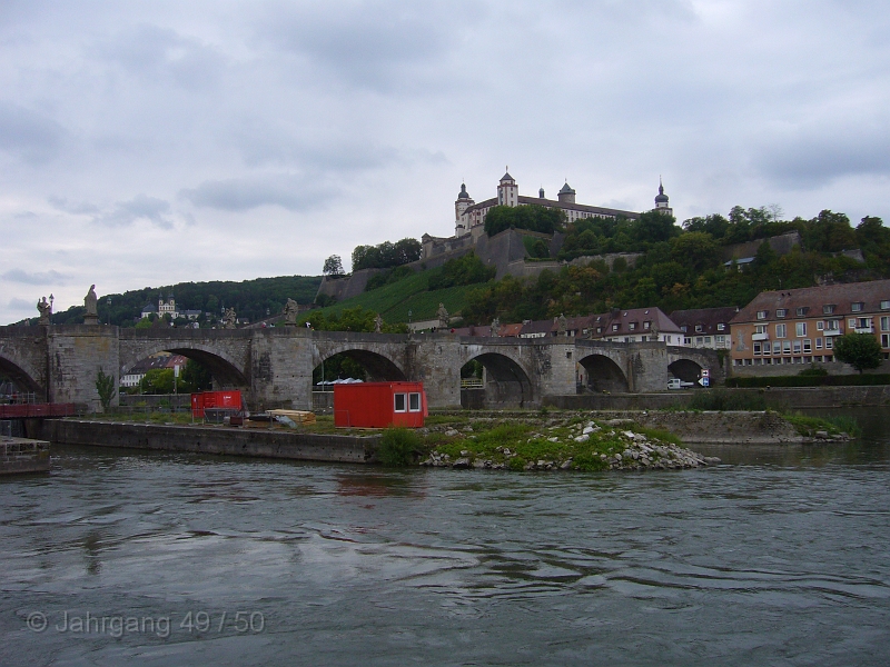 wuerzburg021.jpg - Alte mainbrücke mit Festung