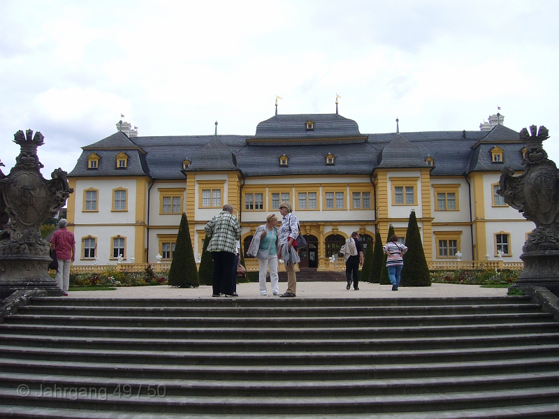 wuerzburg030.jpg - Das Schloß Veitshöchheim im Rokokogarten